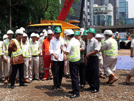 Tinjau Proyek MRT, Jokowi Ditemani Mantan PM Jepang