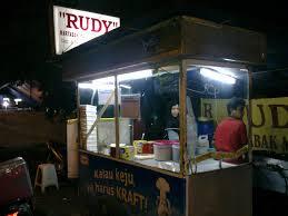 Tukang jualan yang agan gak bakal liat klo pada siang hari,,