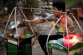Tukang jualan yang agan gak bakal liat klo pada siang hari,,