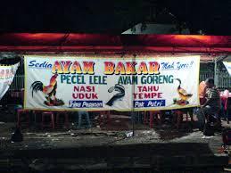 Tukang jualan yang agan gak bakal liat klo pada siang hari,,