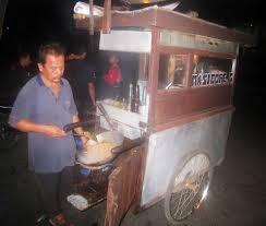 Tukang jualan yang agan gak bakal liat klo pada siang hari,,