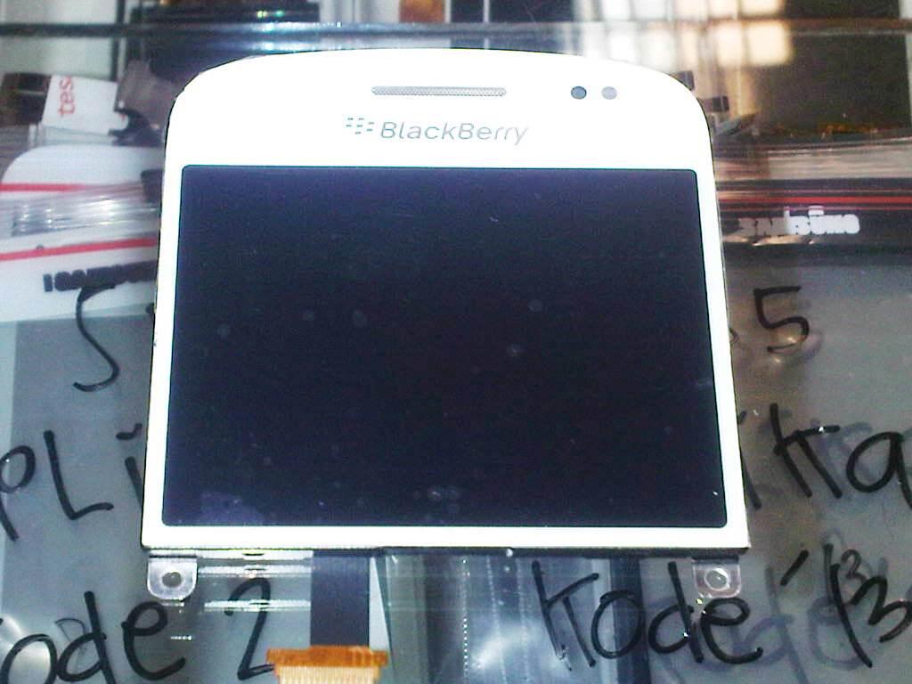 LCD Blackberry DAKOTA (9900) Kode 001 Warna Putih