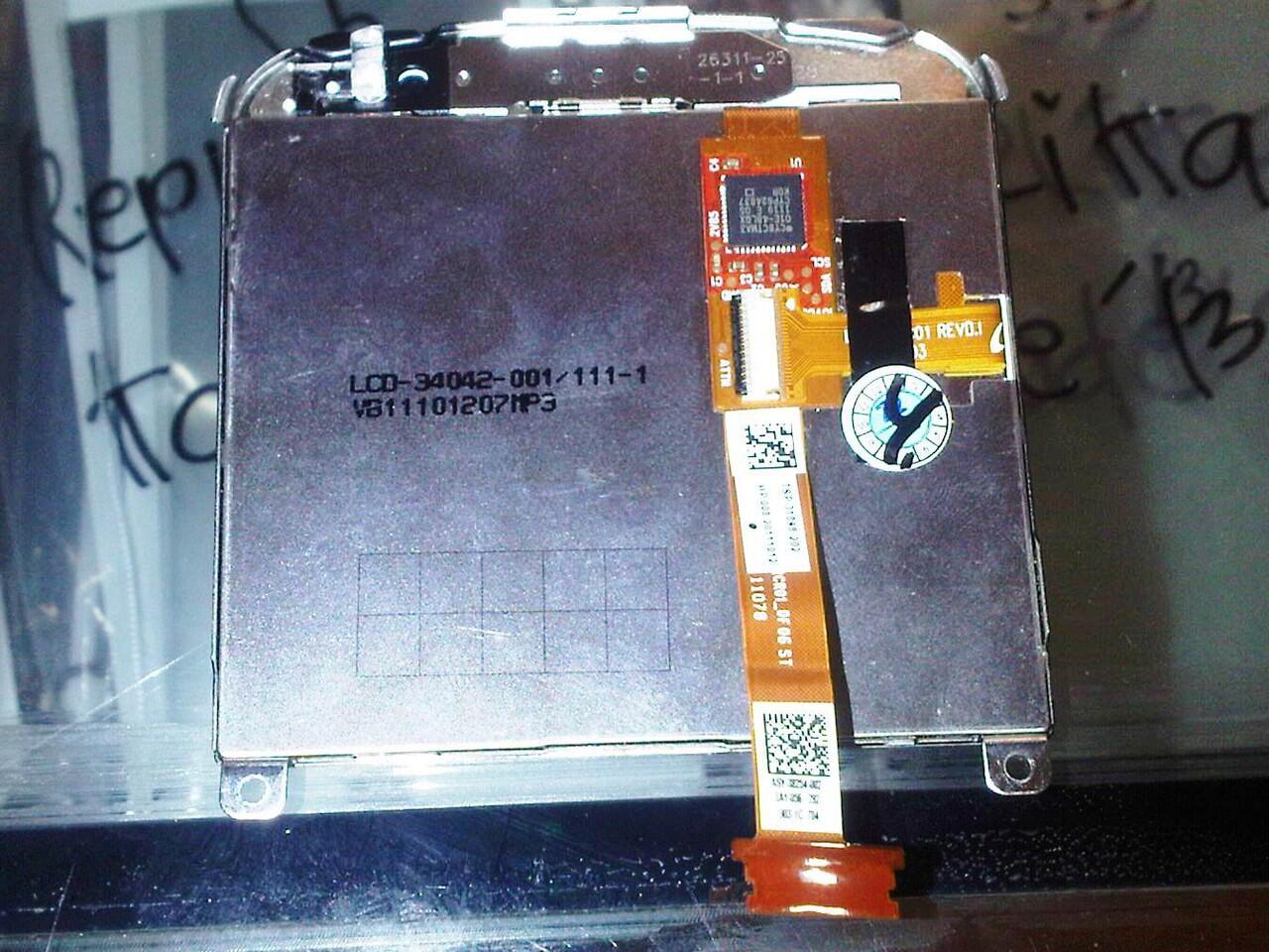 LCD Blackberry DAKOTA (9900) Kode 001 Warna Putih