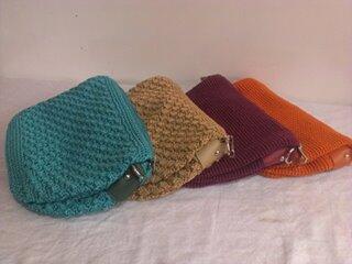 Menjual Perlengkapan Muslimah: Jilbab, Gamis, Tas Rajut, Asesoris, Souvenir, dll