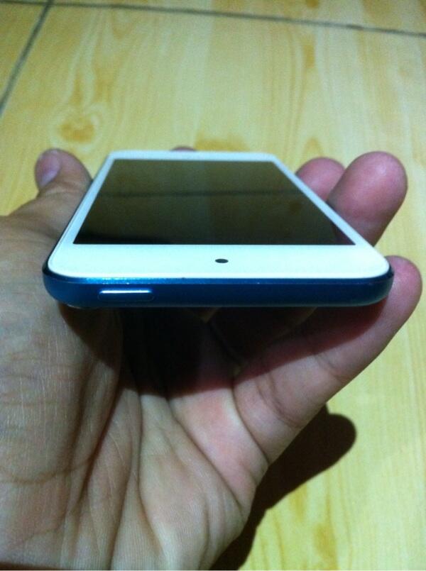 WTS iPod Touch 5th Gen 32GB Blue!