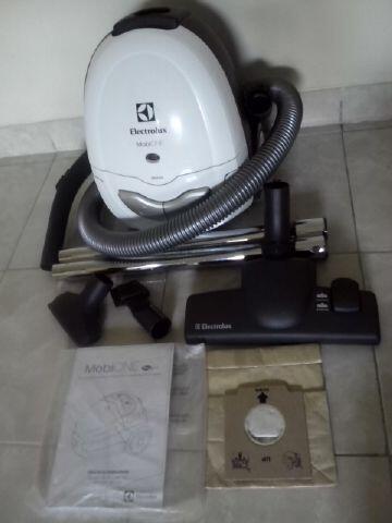 DIJUAL MURAH Vacuum Cleaner Electrolux (ZMO-1510 MobiOne)