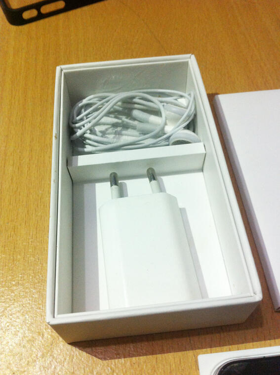 JUAL CEPET IPHONE 4 16GB FU BLACK SECOND FULLSET CONDITION 95% TURUN HARGAAAA!!!