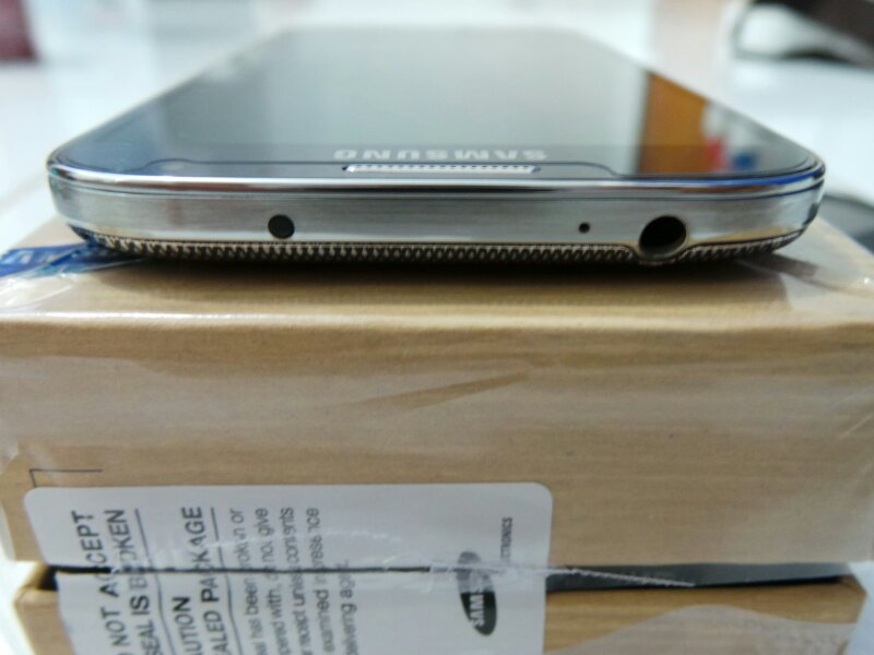 Samsung S4 black mulus 99.9% masih garansi SEIN istimewa Bandung