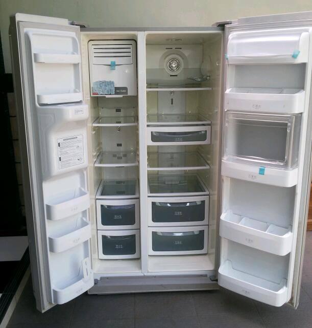 kullkas Side by side (polytron) PRS 577M