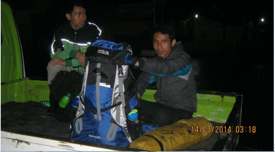 MENDAKI SALAH SATU GUNUNG DI GARUT