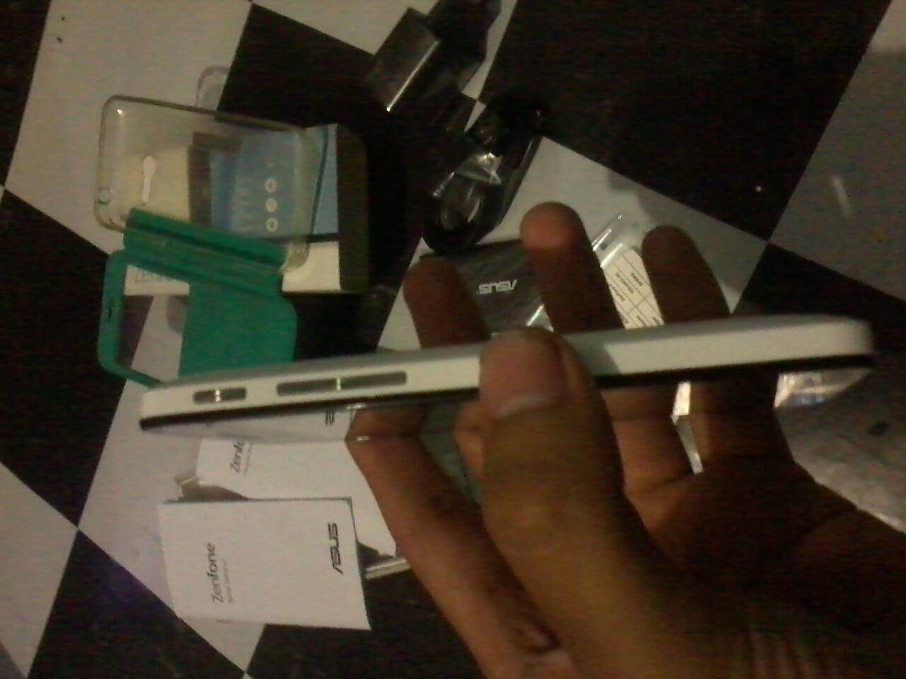 Asus Zenfone 4 Mulus Fullset Seperti Baru