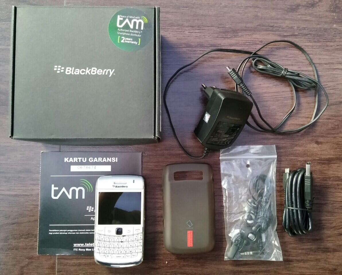 BlackBerry Onyx 2 / BB 9780 White Ex Garansi Resmi TAM Full Set