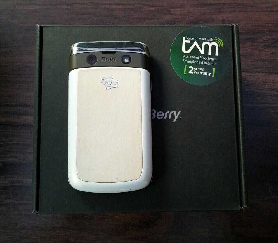 BlackBerry Onyx 2 / BB 9780 White Ex Garansi Resmi TAM Full Set
