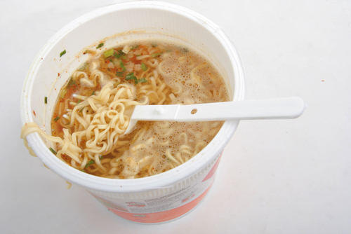 Kemasan Styrofoam Bikin Mi Instan Semakin Tak Sehat
