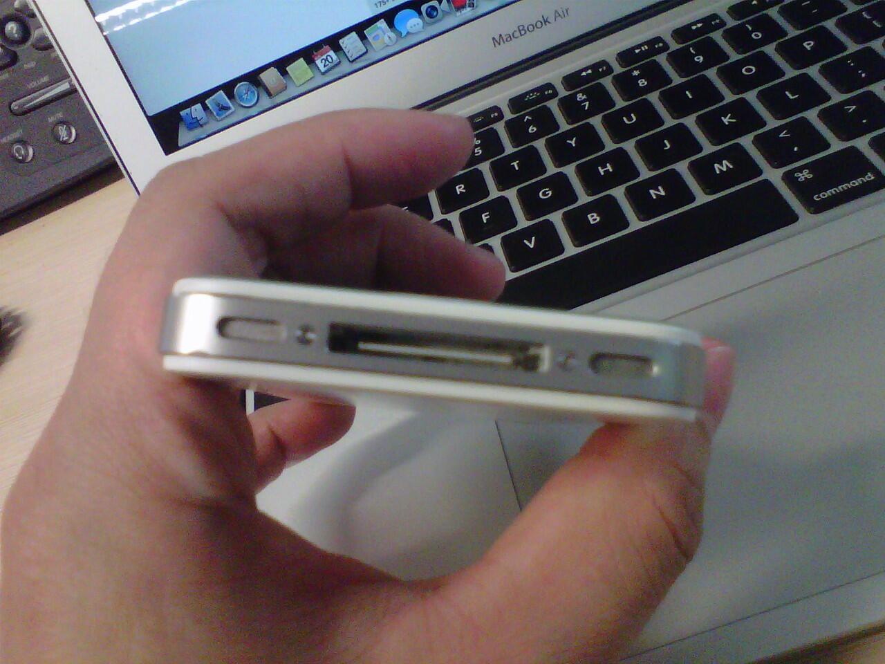 iphone 4 putih garansi sampai november 2014 beli di ibox (ada notanya) - mulus - la