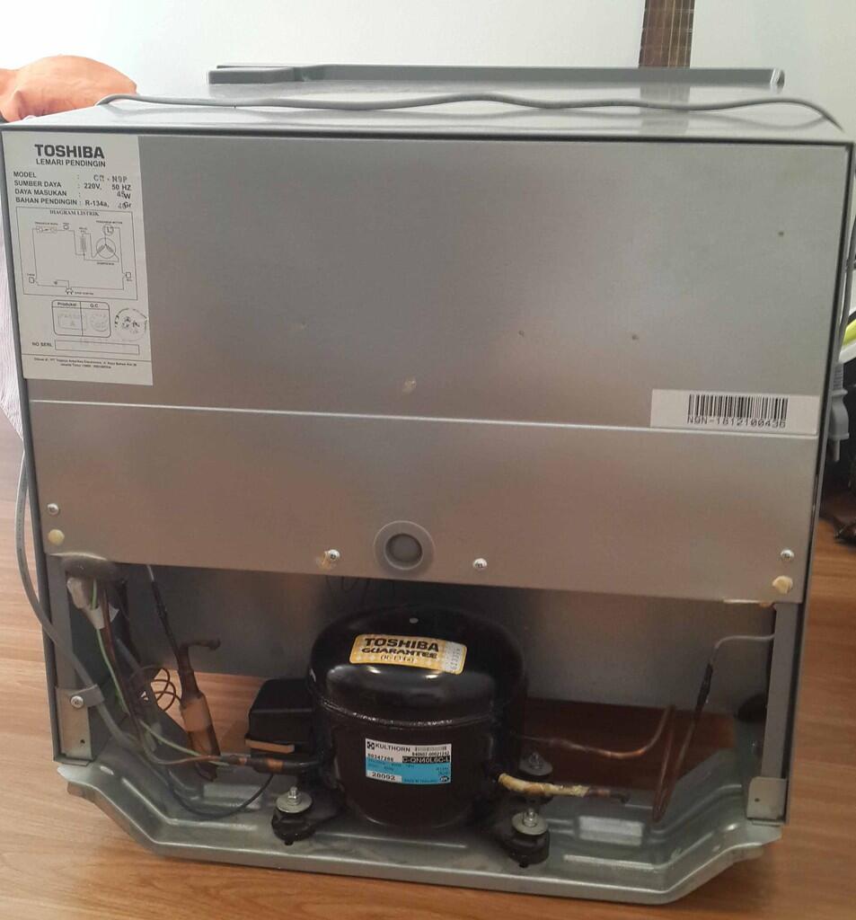 Kulkas Minibar Toshiba GR-N9P Mulus & Murah