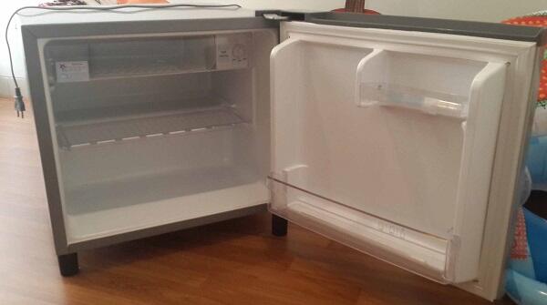 Kulkas Minibar Toshiba GR-N9P Mulus & Murah