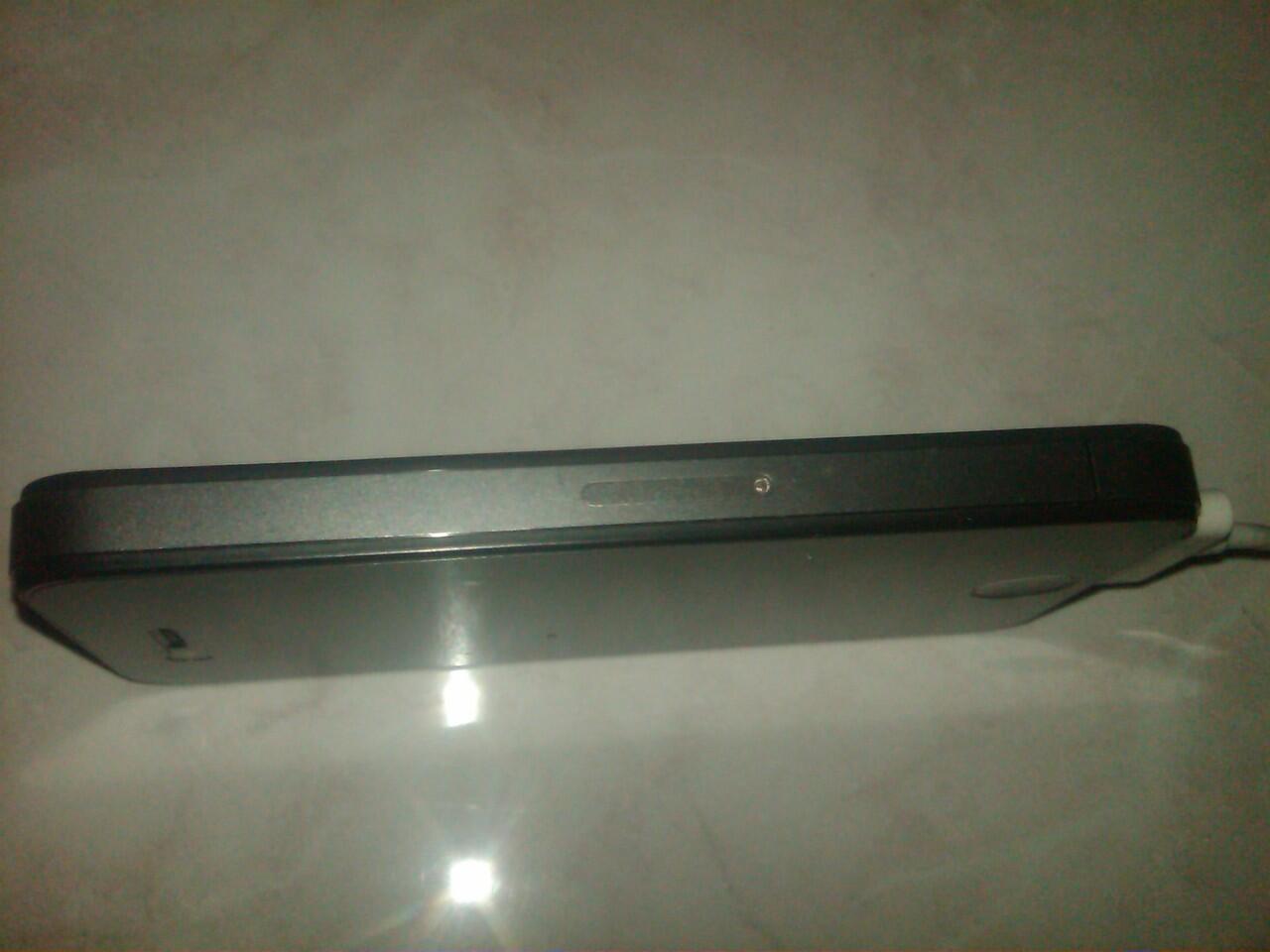 IPHONE 4 Black FU Kapasitas 16Gb IOS 7 Kelengkapan : Fullset Kondisi mulus Semua fun