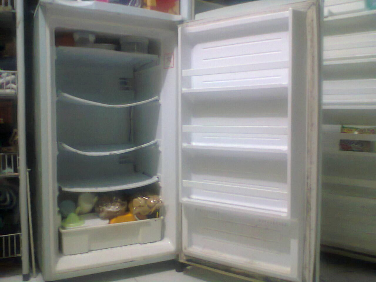 Jual 2 freezer merk SANYO