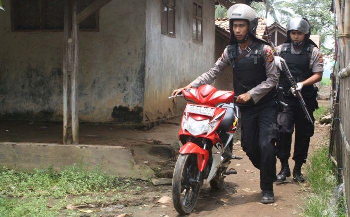 Asyik Ngegame, Motor Disikat Maling