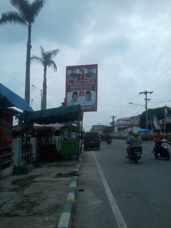 pilpres sudah lewat kok masih ada papan iklan yg berbau kampanye?