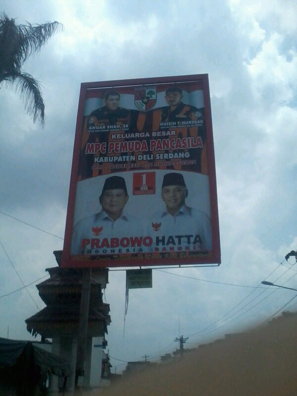 pilpres sudah lewat kok masih ada papan iklan yg berbau kampanye?