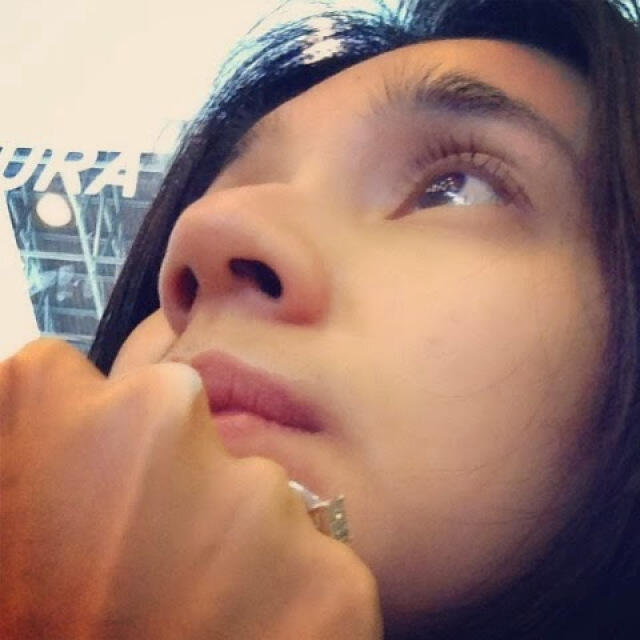 Dhini aminarti yang jago ber-akting, jago juga berselfie