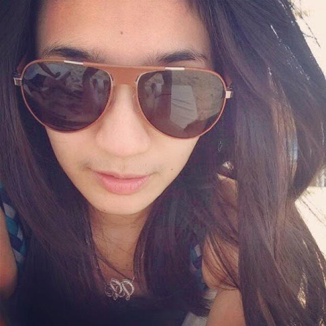 Dhini aminarti yang jago ber-akting, jago juga berselfie