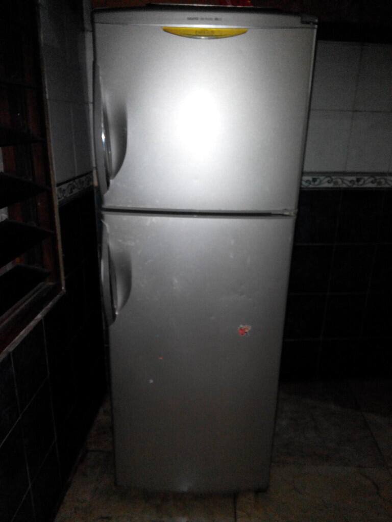 wts kulkas sanyo 2 pintu murah dingin siap pakai