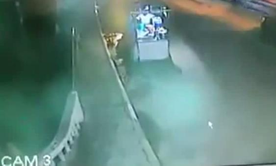 Setanpun tidak suka sama orang yg membuang sampah sembarangan