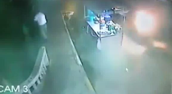 Setanpun tidak suka sama orang yg membuang sampah sembarangan