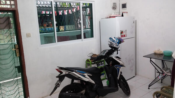 Rumah baru habis renovasi lokasi strategis murah