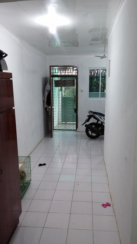 Rumah baru habis renovasi lokasi strategis murah