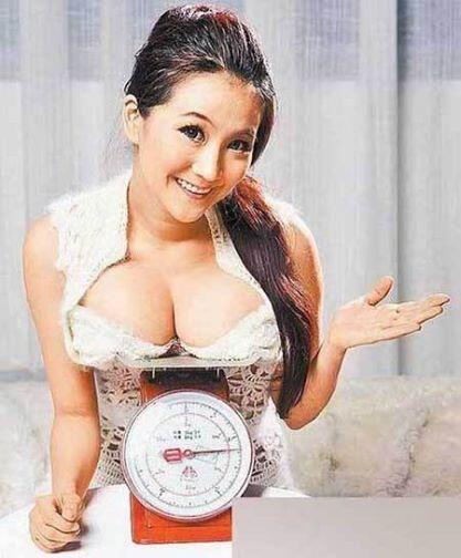 (Berita Damai) Komunitas Perempuan Protes Keras Papan Reklame Porno