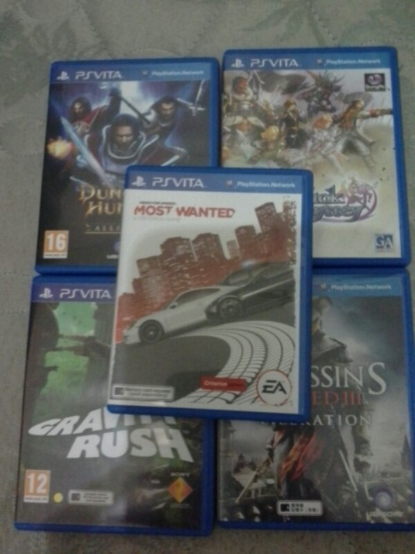 kaset ps vita (second) assasin creed, gravity rush, nfs, RO odyssey, dungeon hunter