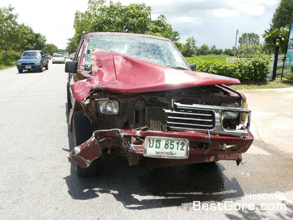 Thai Motorradfahrer isst Asphalt