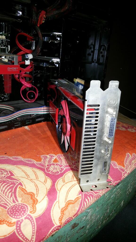 VGA amd radeon 2 GB DDR 5 murmer