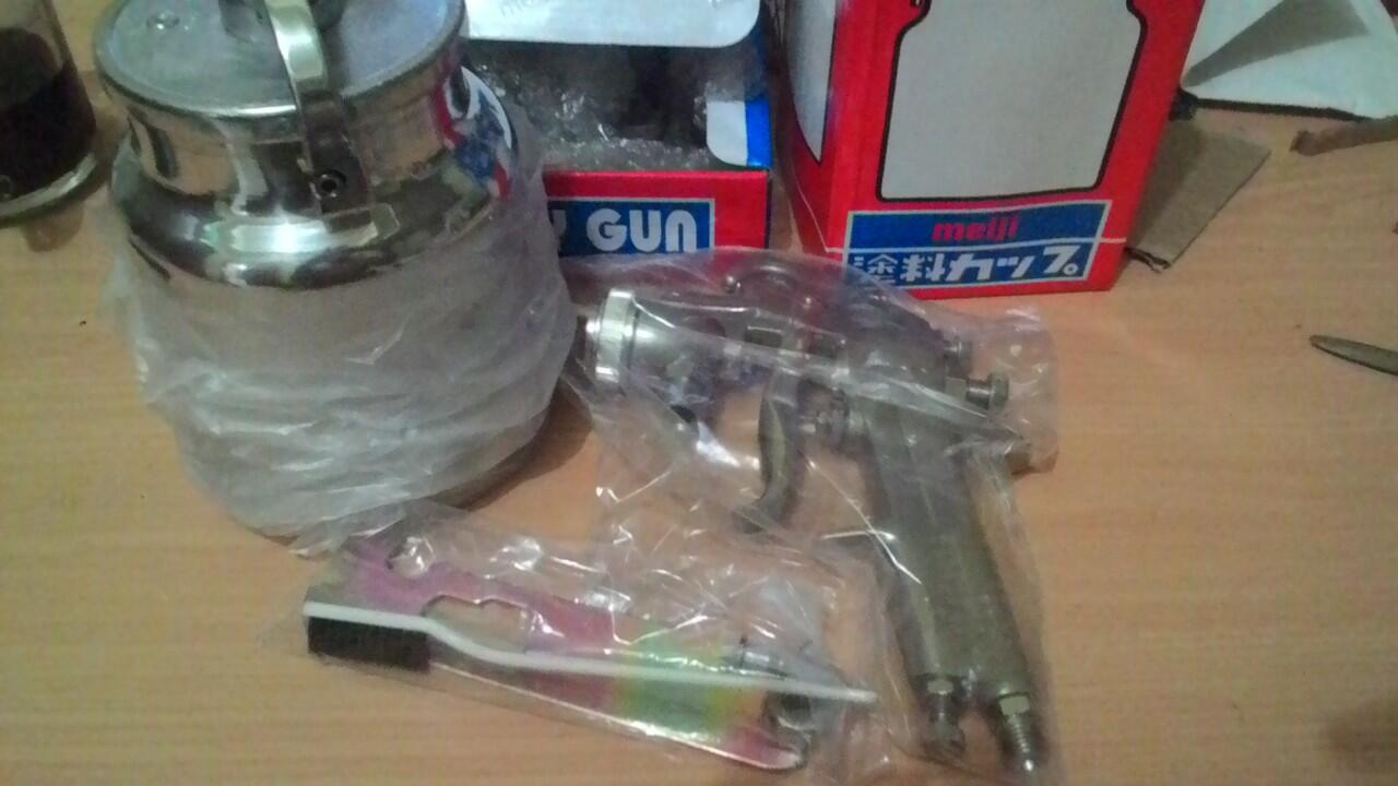Terjual Kompresor Mini dengan Spraygun untuk mengecat Terjual Kompresor Mini dengan Spraygun untuk mengecat