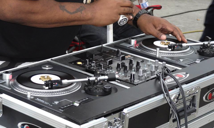Apa itu music EDM?bagi yg demen musik masuk gan!