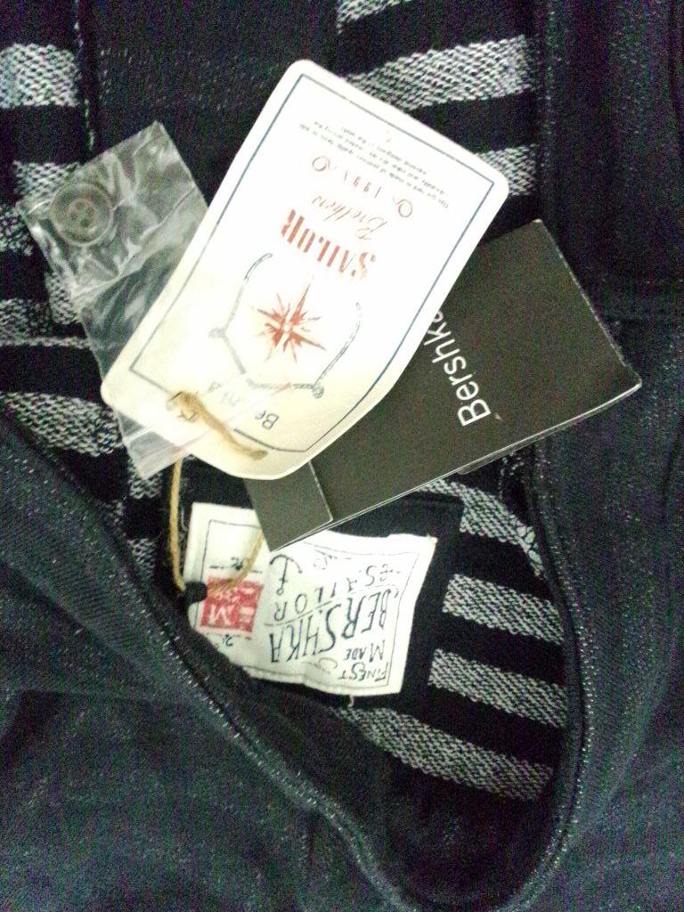 Celana Pendek Cowok Bershka Sailor M (38) jual cepat