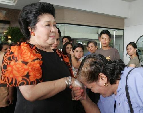 Cara Tegur Sapa yang Unik di Tujuh Negara