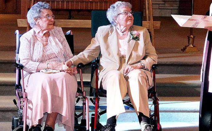 Wow, Pasangan Nenek Lesbian Ini Menikah di Usia 90 Tahun