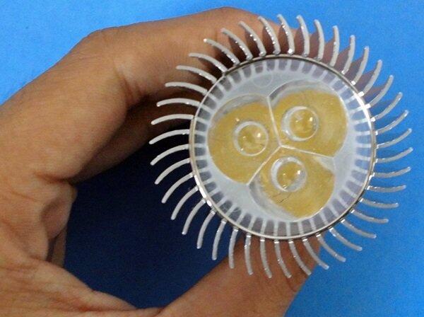 Jual LED: Bohlam,Downlight,Par-Spot,Plafon,Etalase,power supply,LED module,Floodlight