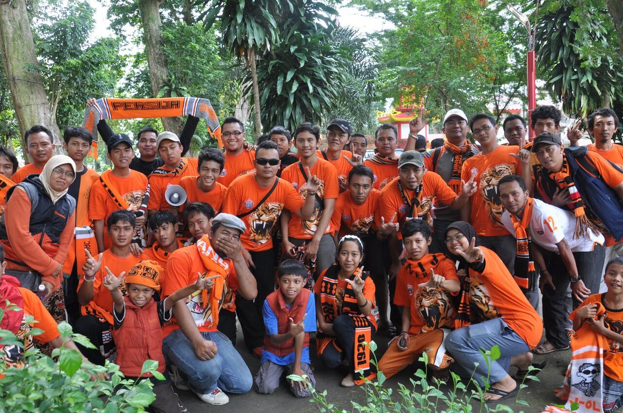Menghapus Stigma Negatif Supporter The Jakmania