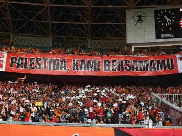 Menghapus Stigma Negatif Supporter The Jakmania