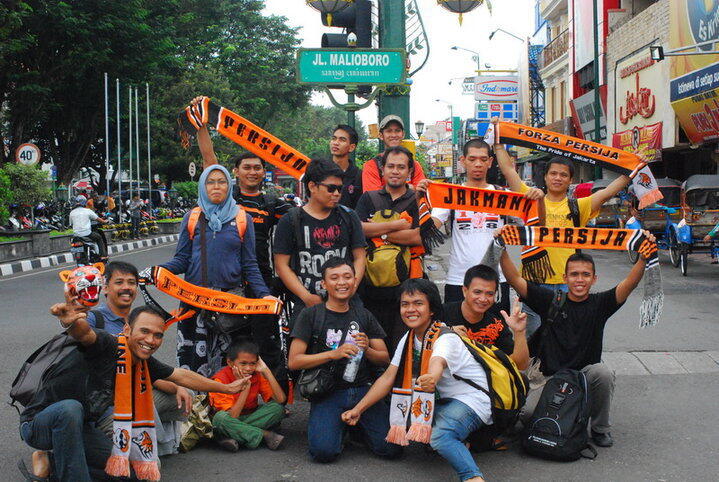 Menghapus Stigma Negatif Supporter The Jakmania