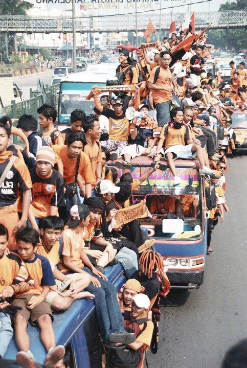 Menghapus Stigma Negatif Supporter The Jakmania