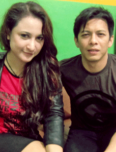 Yurel Siap Reka Ulang Vs Rinada Soal Foto Syur Berbaju PNS Bandung !!!!