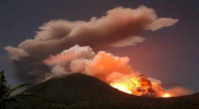 Hot News : &quot; Gunung Lokon di Tomohon Meletus&quot; !!!!