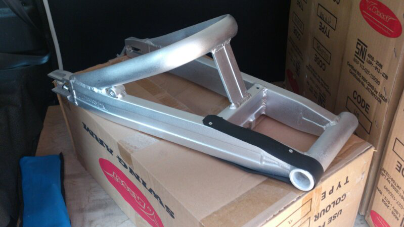 jual swing arm kawasaki ninja 150 rr dan r alumunium merek vrossi